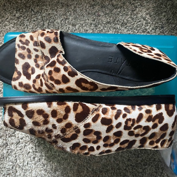 1.STATE CELVIN LEOPARD PRINT OPEN PEEP TOE SANDAL - Picture 3 of 5